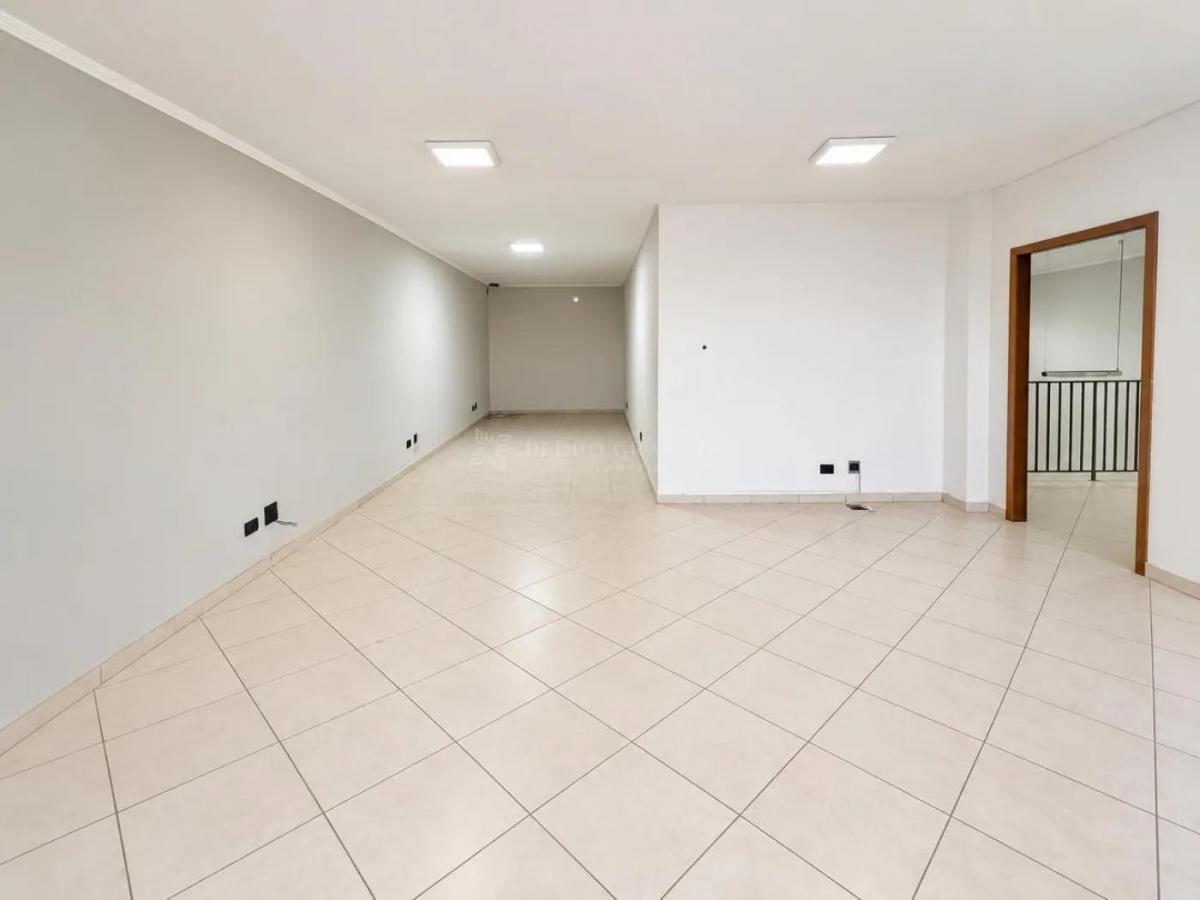 **Excelente Oportunidade Comercial – Salão de 195 m² com Mezanino Próximo à Av. Mandacaru**