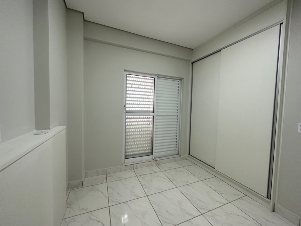 Apartamento com 2 Quartos, 63 m² e 1 Vaga na Zona 05 - Maringá/PR