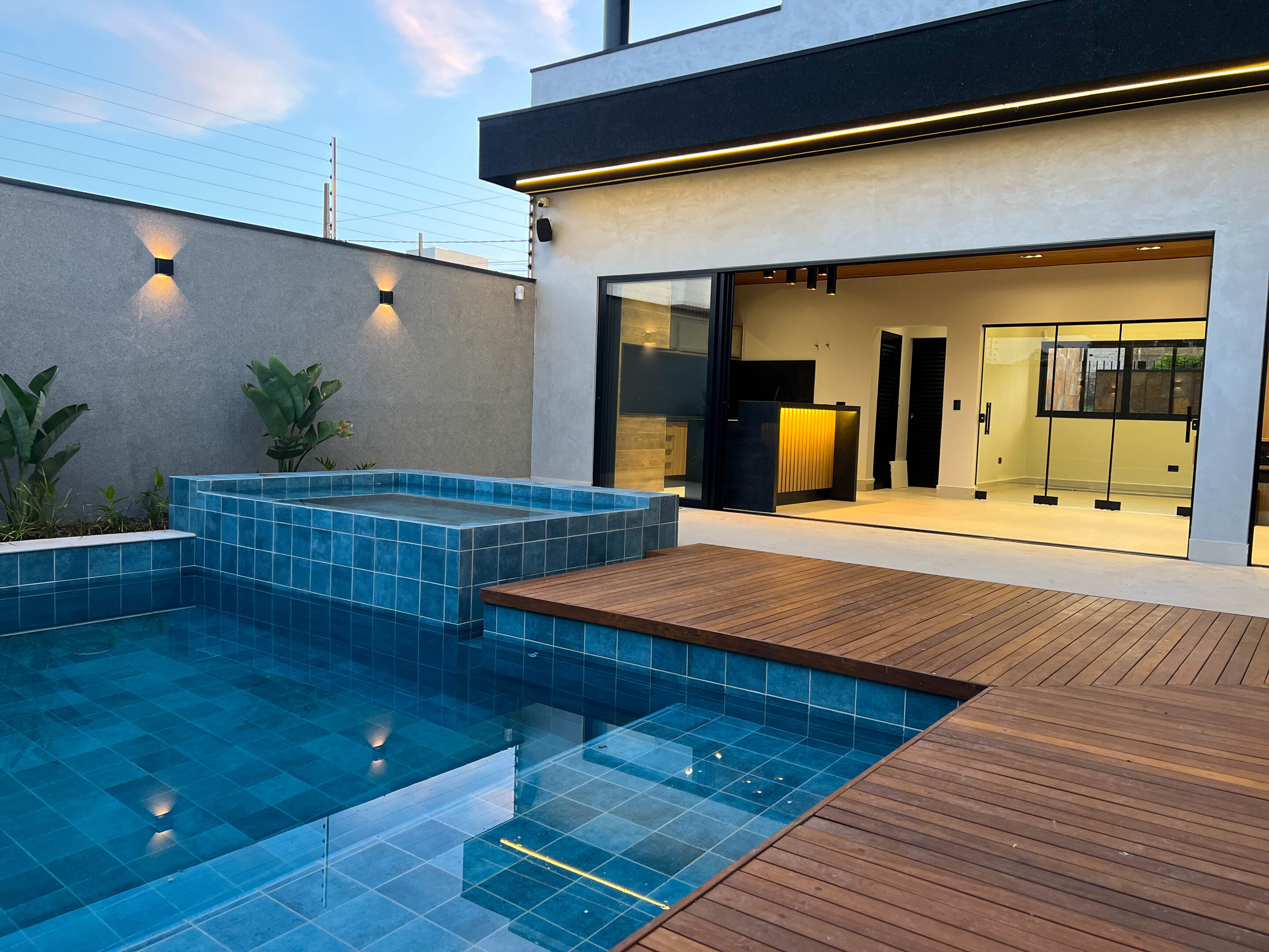 CASA DE ALTO PADRÃO 4 Quartos, 420 m² - JARDIM DAS NAÇÕES, Maringá/PR