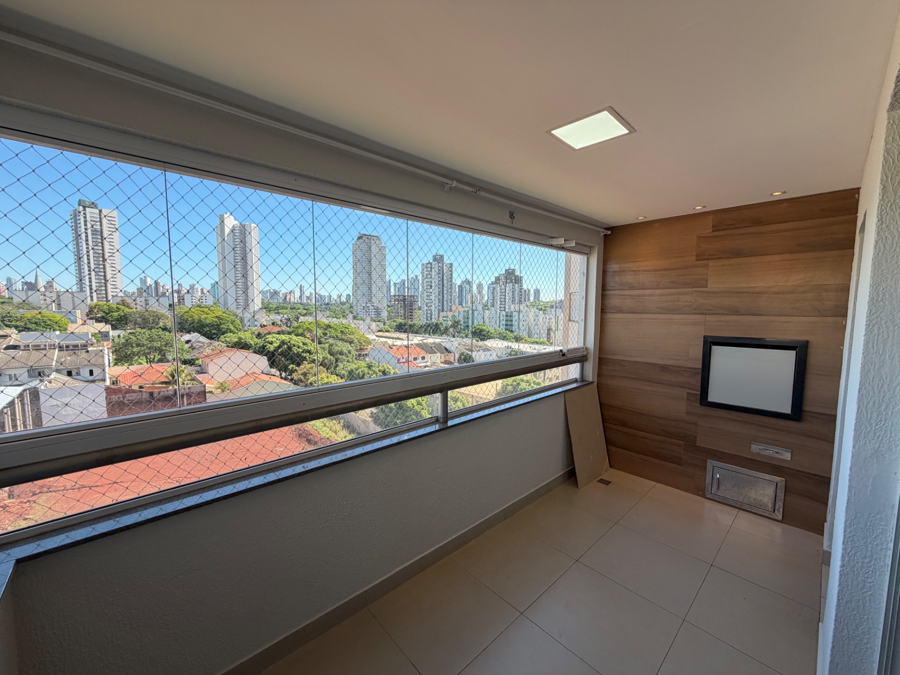 Apartamento com 3 Quartos e 80 m² na Zona 02 em Maringá/PR - 2 Vagas