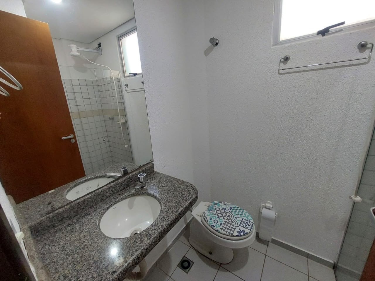 Kitnet com 1 Quarto e 1 Vaga de Garagem, 27 m² - Zona 7, Maringá/PR