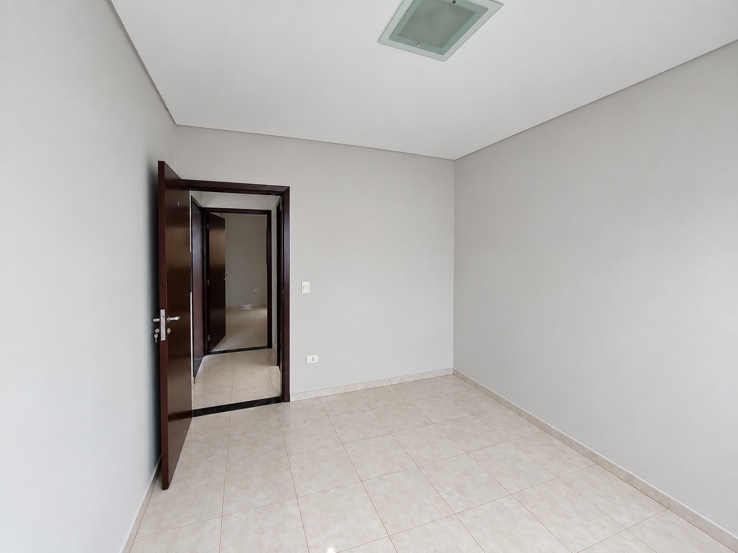 Apartamento de 110 m² com 2 Quartos, 1 Suíte e Sacada no Jardim Universo — Maringá/PR