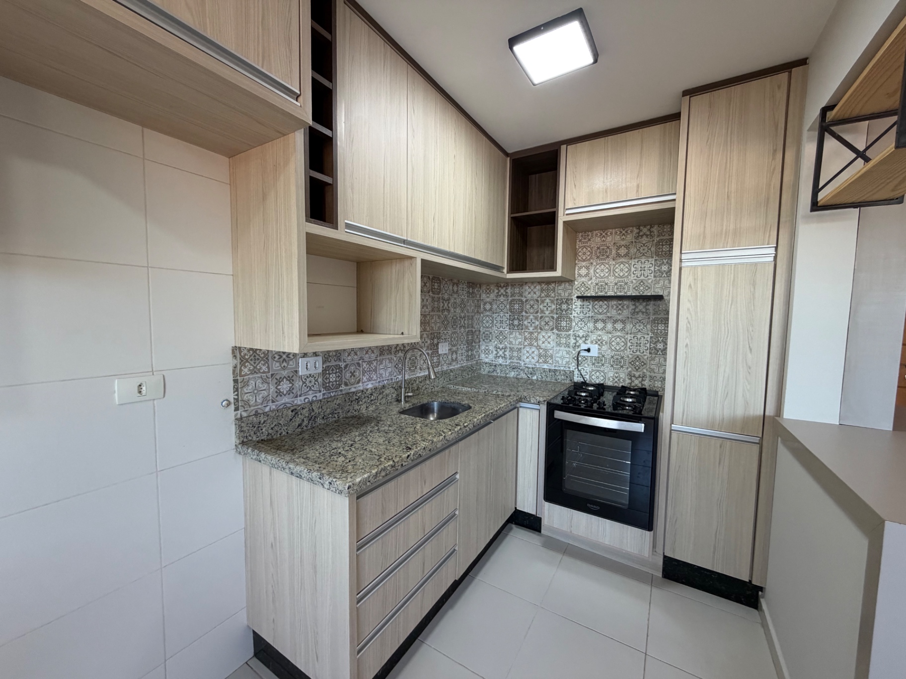 Apartamento com 3 Quartos e 80 m² na Zona 02 em Maringá/PR - 2 Vagas