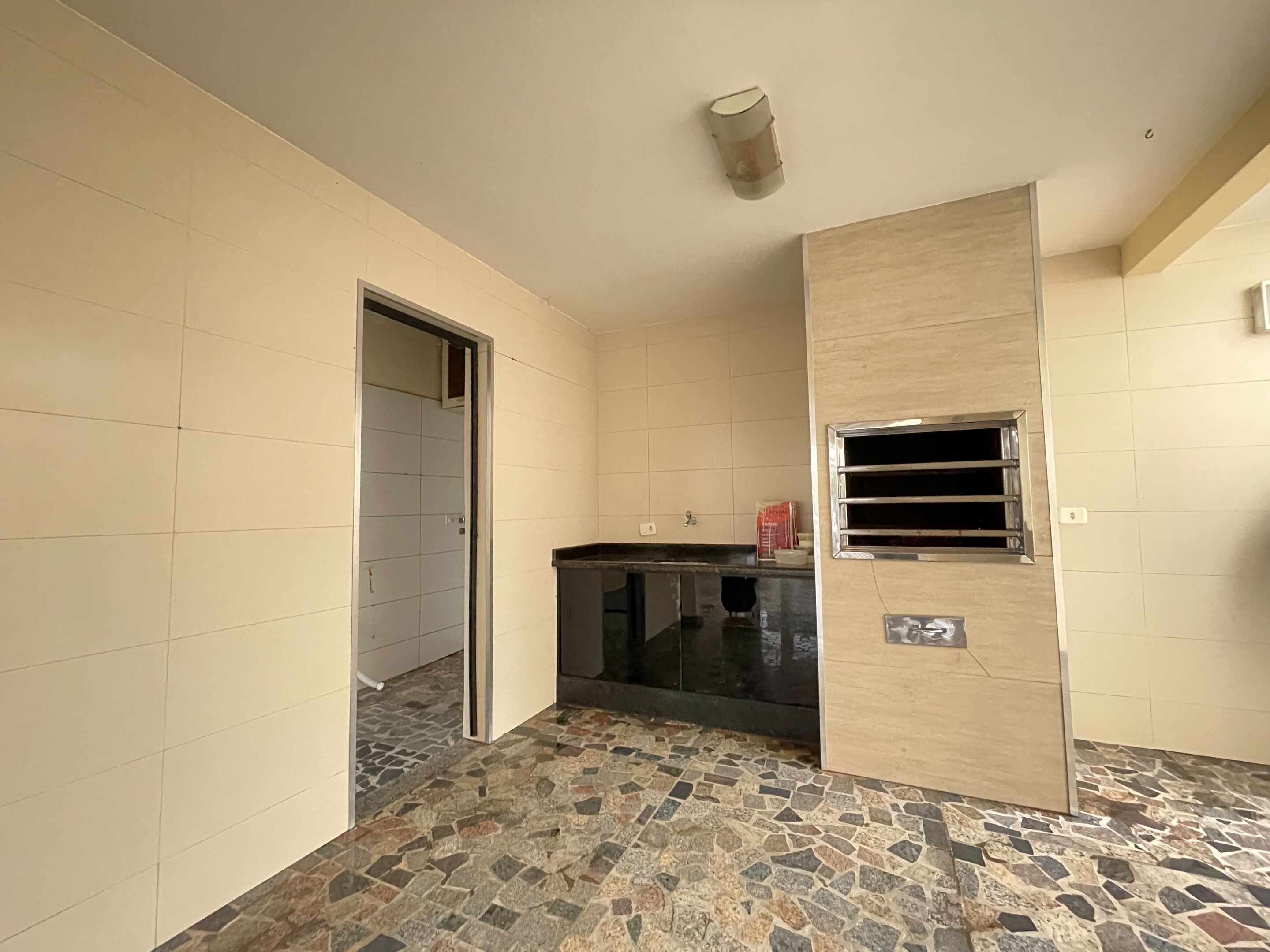 Sobrado com 1 Suíte + 3 Quartos | 200 m² de Área | Espaço e Conforto