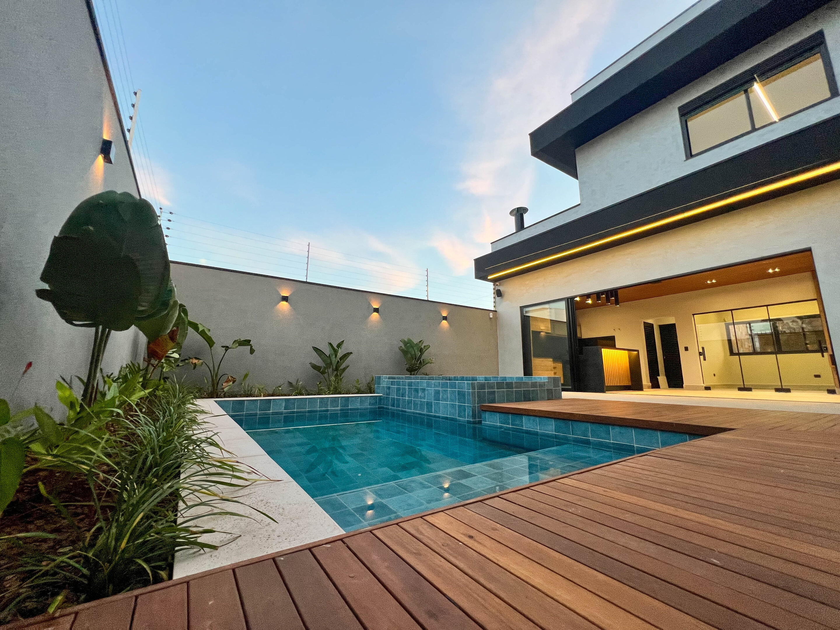 CASA DE ALTO PADRÃO 4 Quartos, 420 m² - JARDIM DAS NAÇÕES, Maringá/PR
