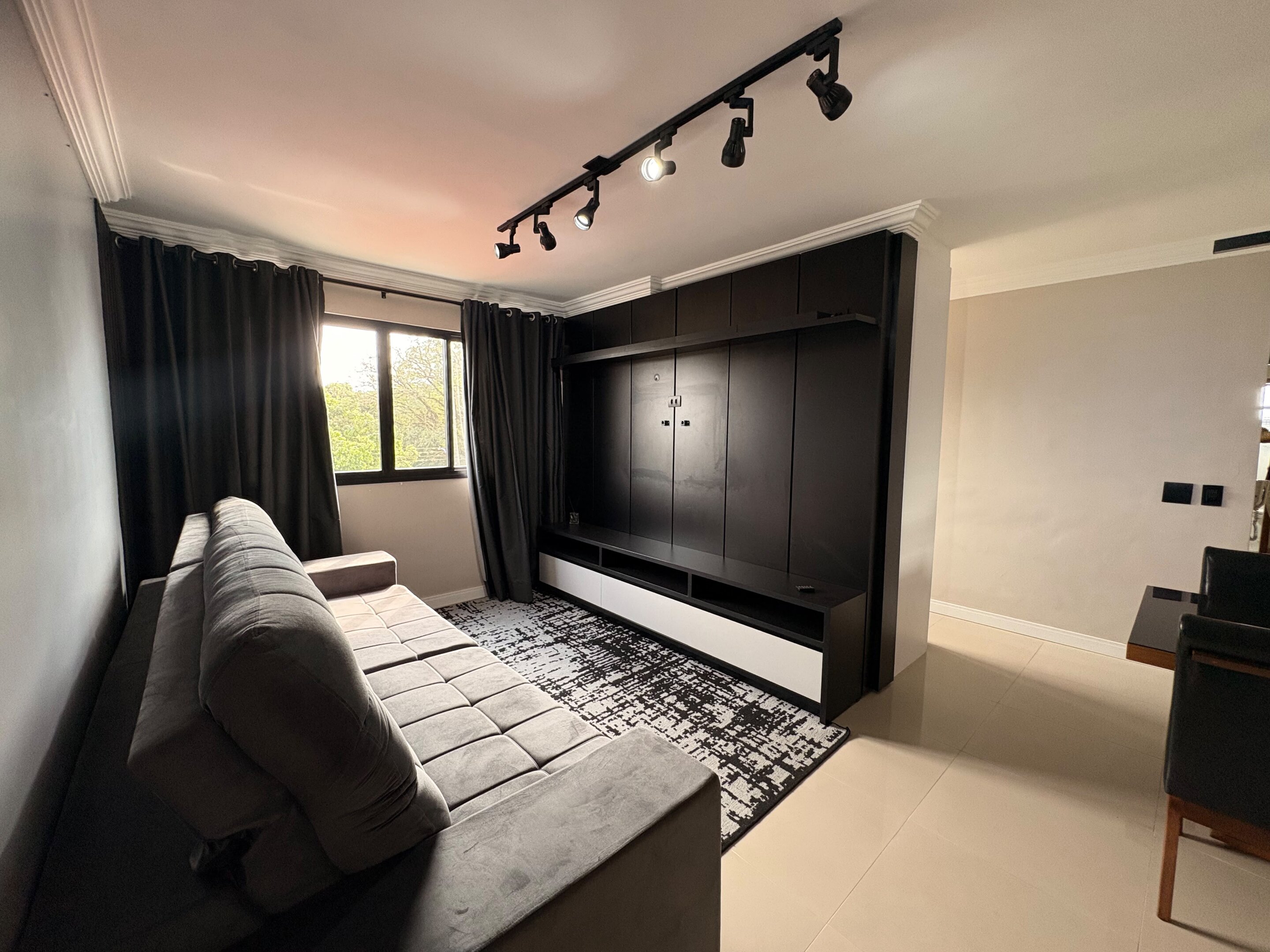 Apartamento Mobiliado para Locação com Suíte, Escritório, Sacada e Garagem Coberta