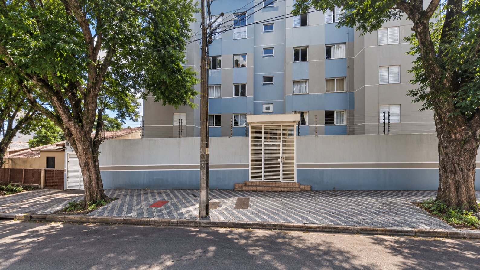 **Apartamento de 3 quartos com garagem e elevador no Edifício Lírios**