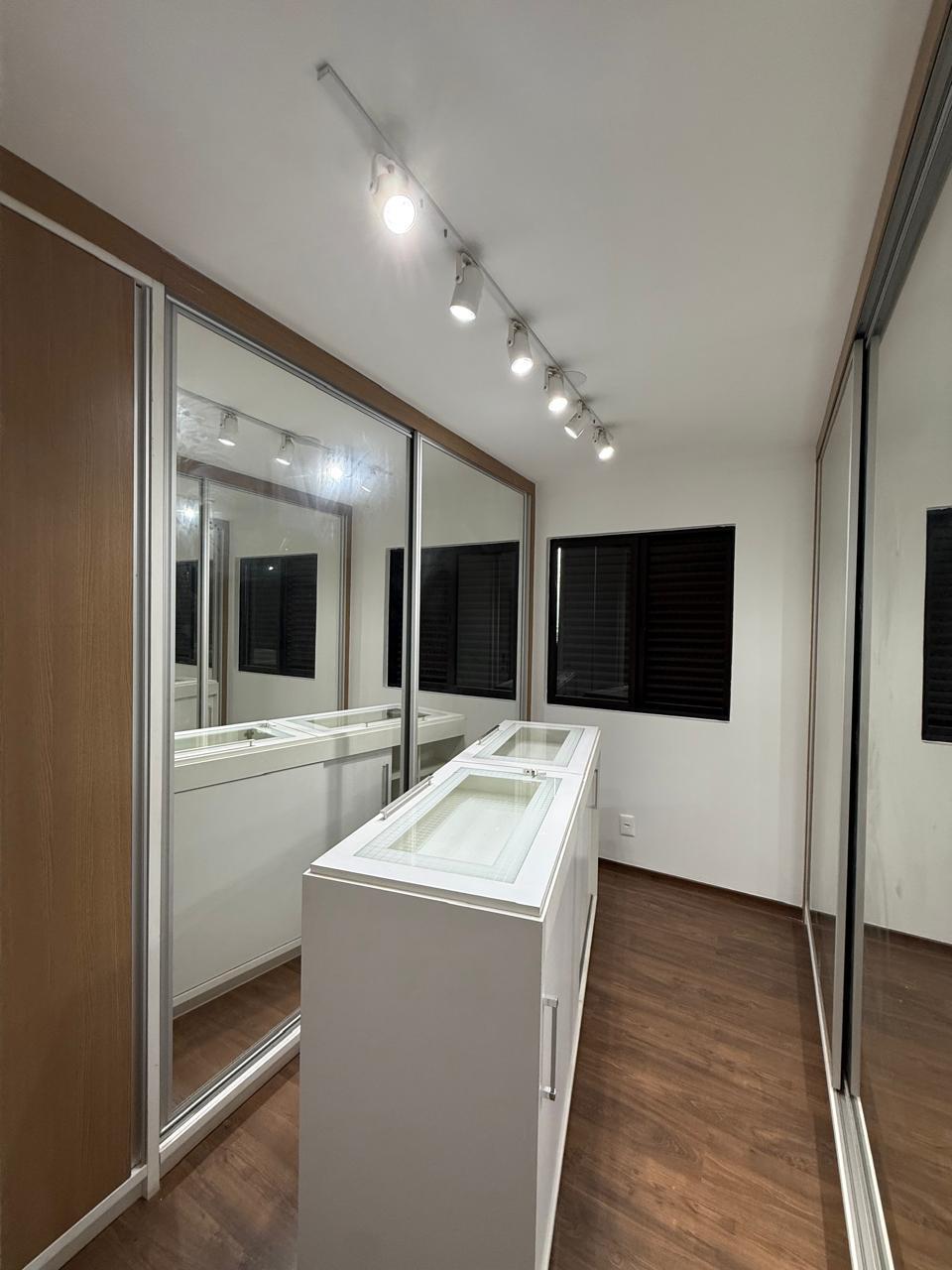 Cobertura Duplex Ed. Solar Saint Onoré com 4 Quartos e 220 m² para locação - Centro, Londrina/PR