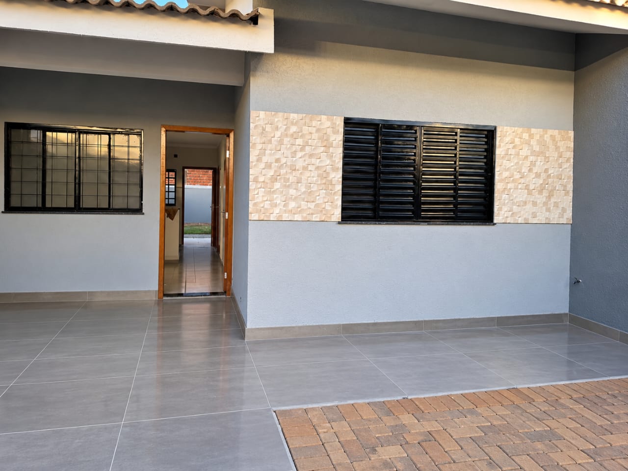 **Casa Nova para Locação no Jardim das Torres – 2 Quartos, Quintal, Churrasqueira e Garagem Coberta – Sarandi/PR**