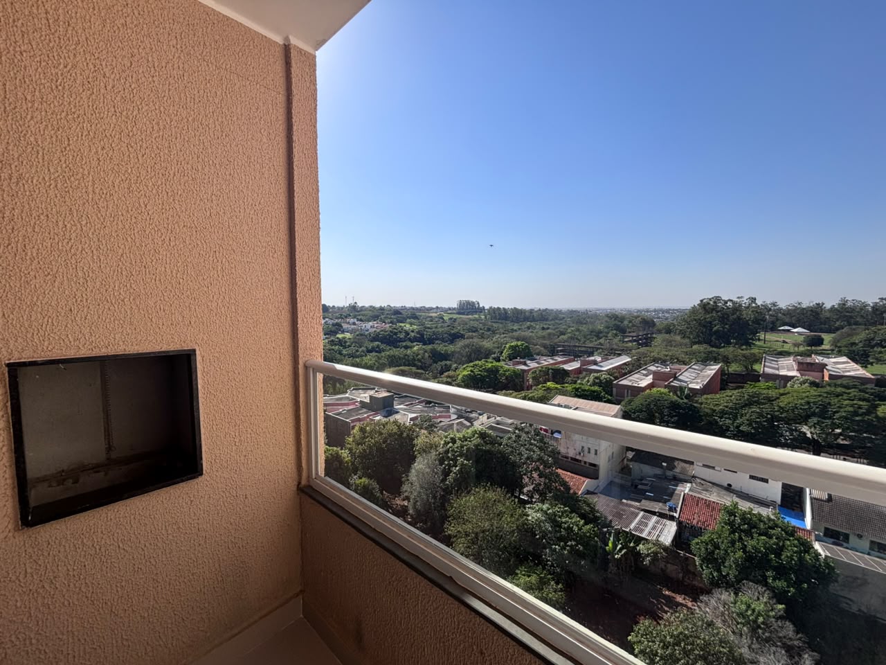 Apartamento com 2 Quartos e 49 m² na Zona 07 - Maringá/PR