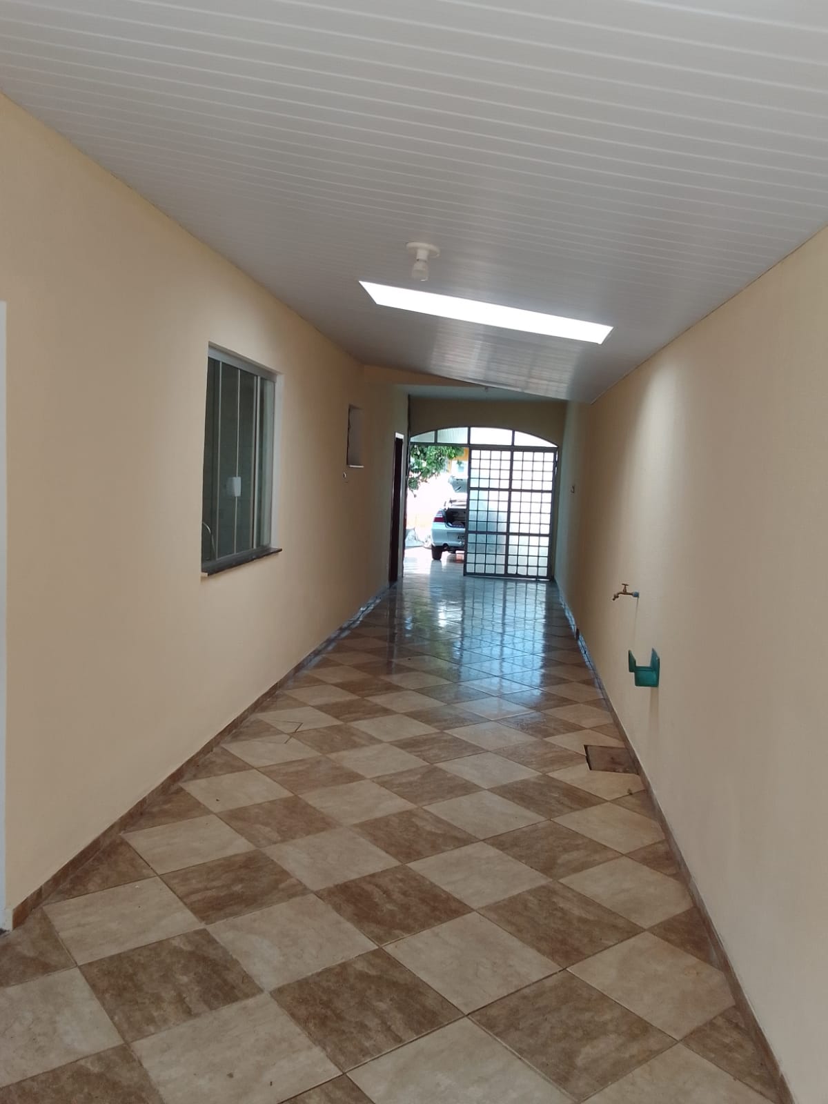 Por R$ 2.100 por mês, sua família pode ter 153 m², suíte e espaço para até 3 carros em Sarandi.