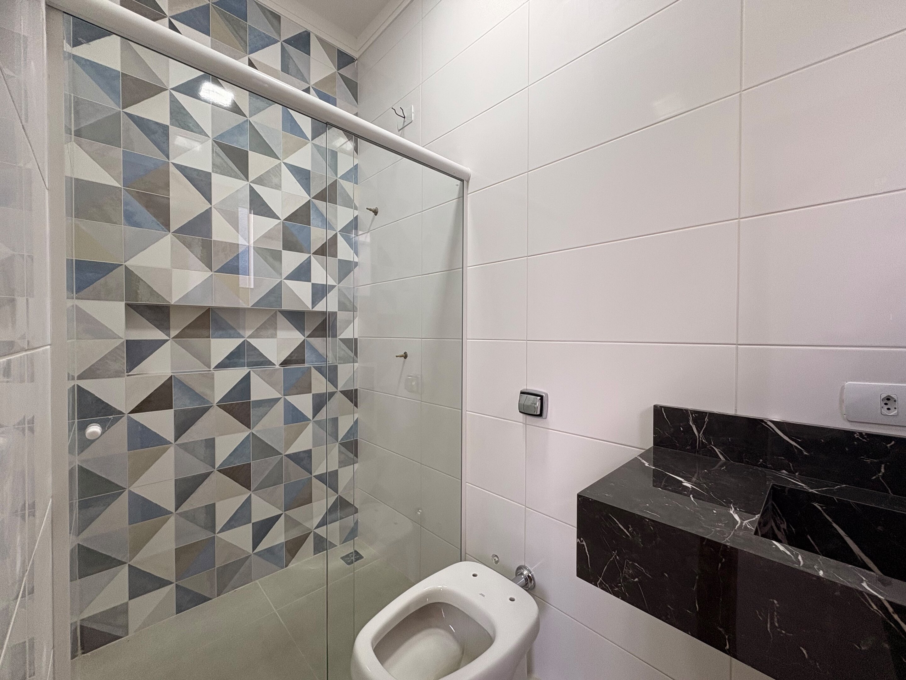 Casa para Venda com 1 suíte + 2 quartos  em Maringá-Pr