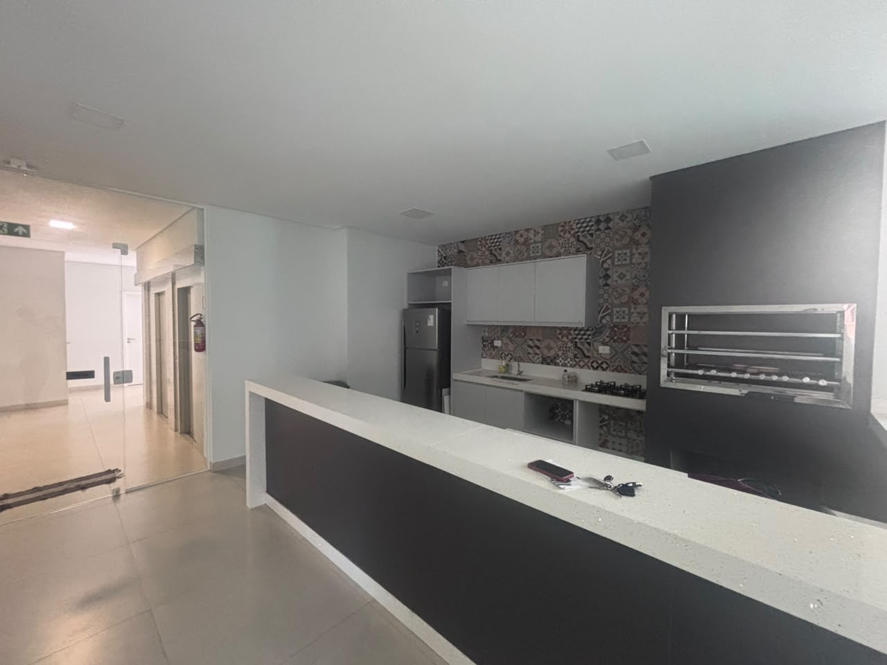 Apartamento com 3 Quartos e 2 Vagas, 74 m² na Zona 07 - Maringá/PR