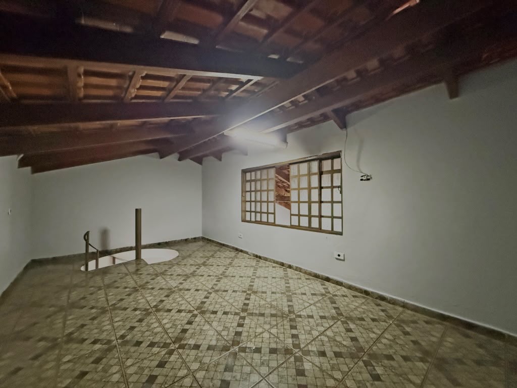🏡 CASA PARA LOCAÇÃO | 1 SUÍTE + 2 QUARTOS, CHURRASQUEIRA E 3 VAGAS NA VILA ESPERANÇA ✨