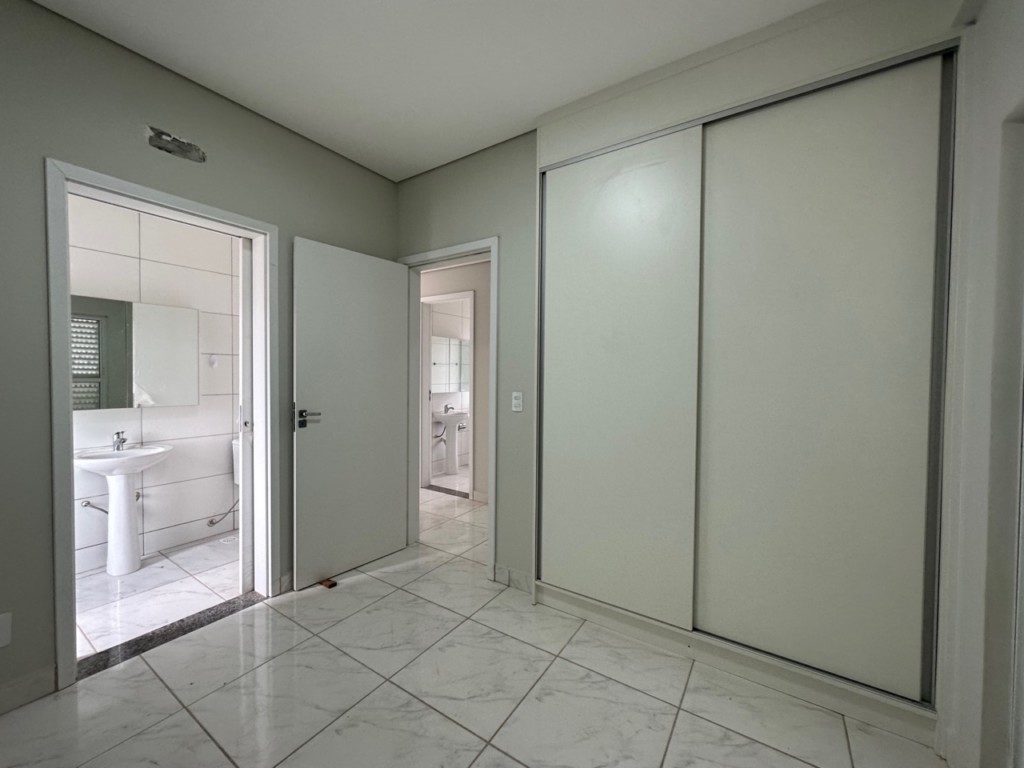 Apartamento com 2 Quartos, 63 m² e 1 Vaga na Zona 05 - Maringá/PR