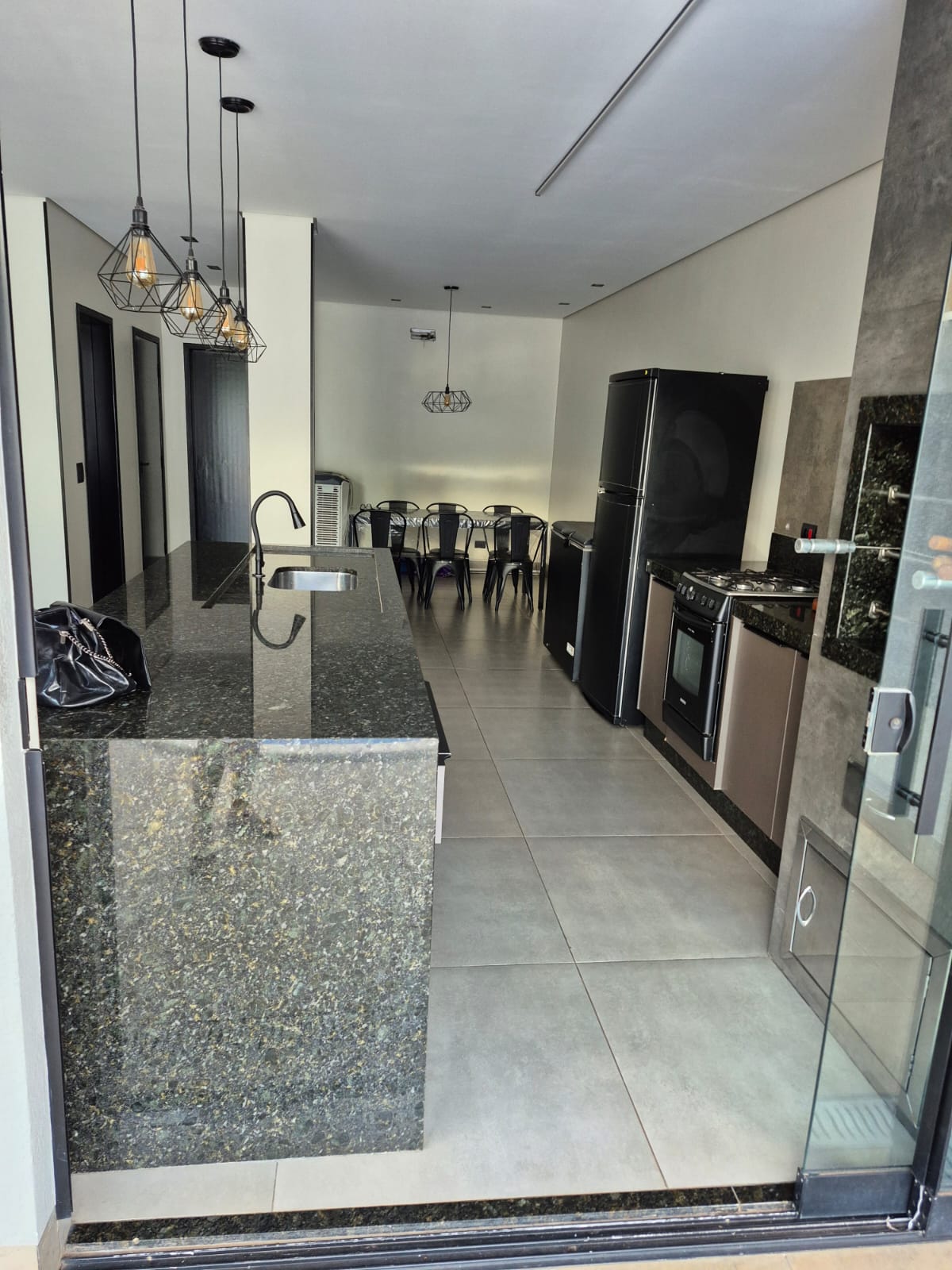 Chácara com 1 Quarto, 86 m² e 3 Vagas no Jardim Dias II - Maringá/PR