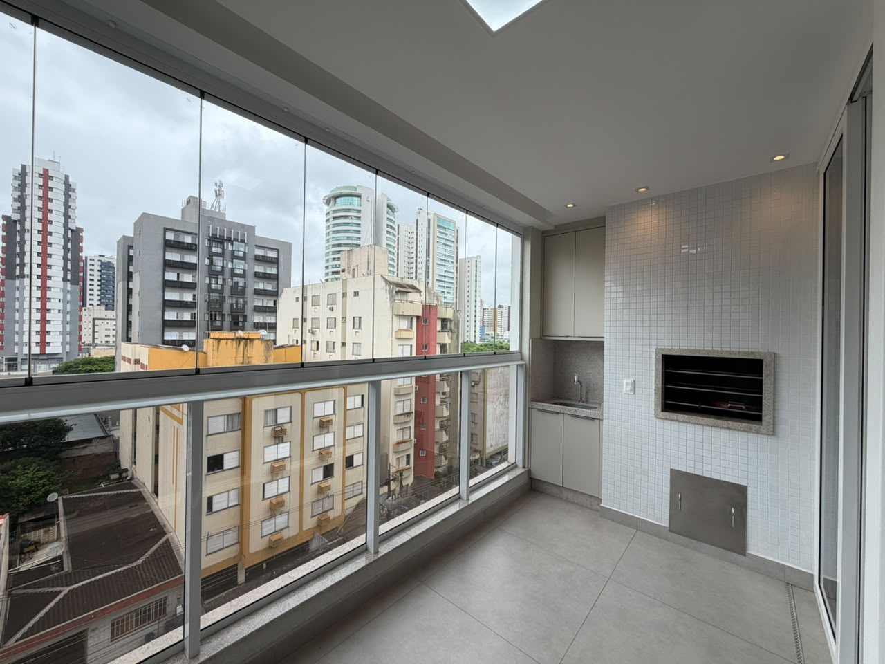 Apartamento com 3 Quartos, 116m² e 2 Vagas na Zona 07 - Maringá/PR