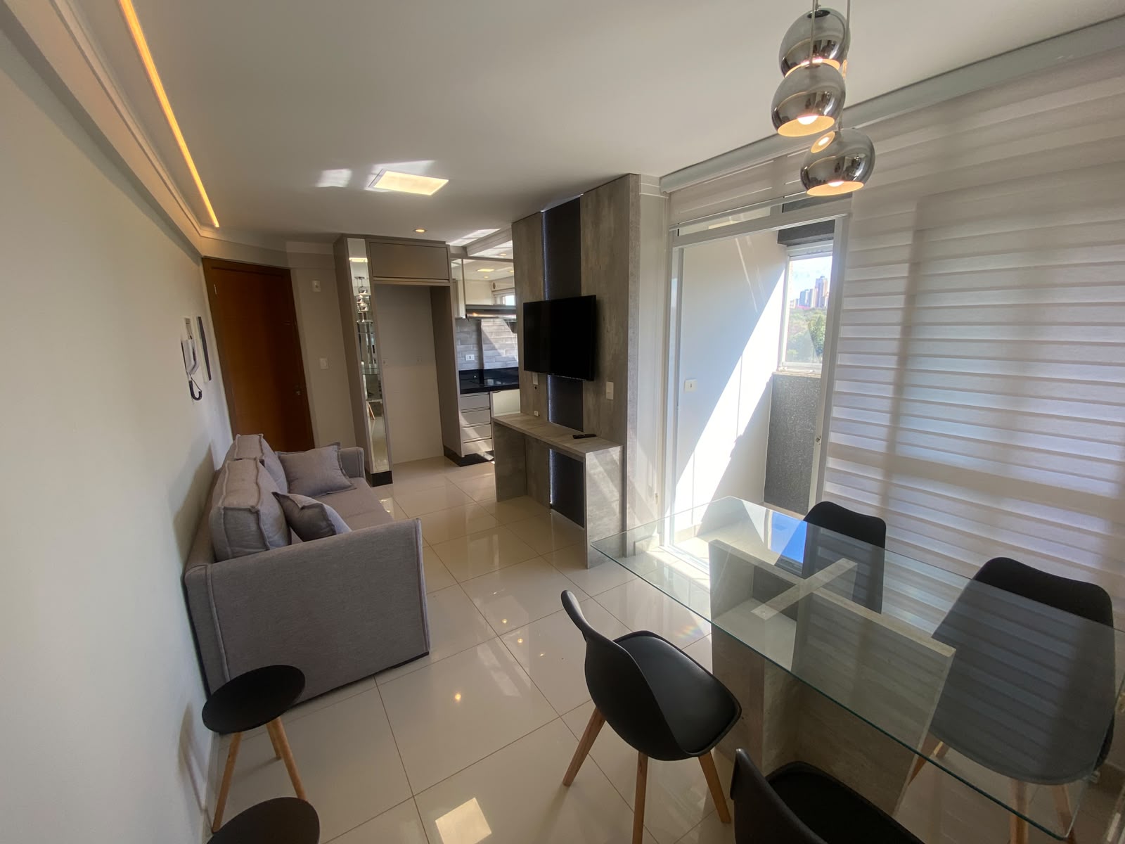 Apartamento para alugar, 80 m² por R$ 3.700,00/mês - Zona 08 - Maringá/PR