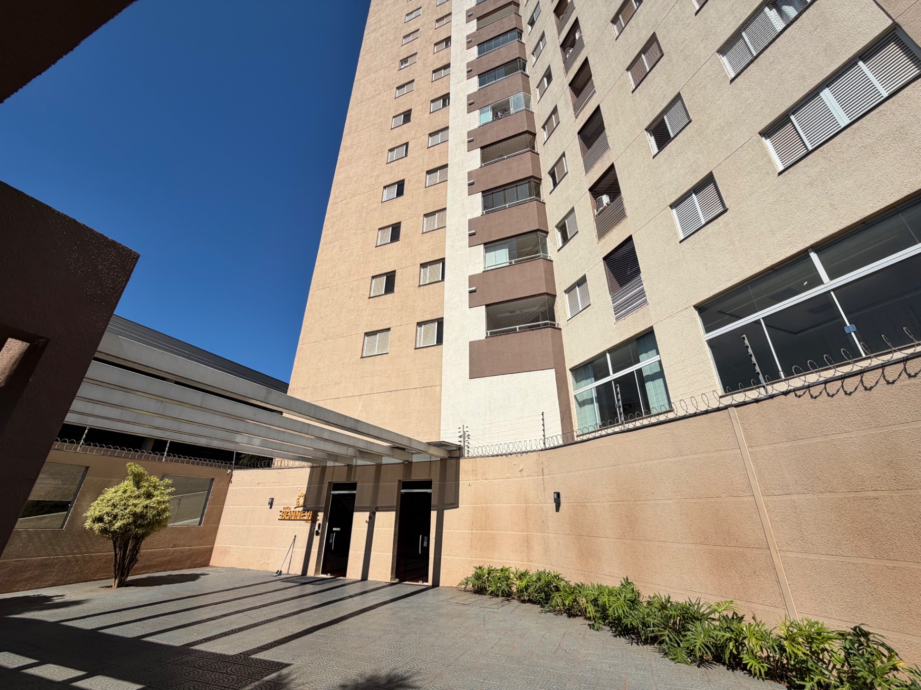 Apartamento com 3 Quartos e 80 m² na Zona 02 em Maringá/PR - 2 Vagas