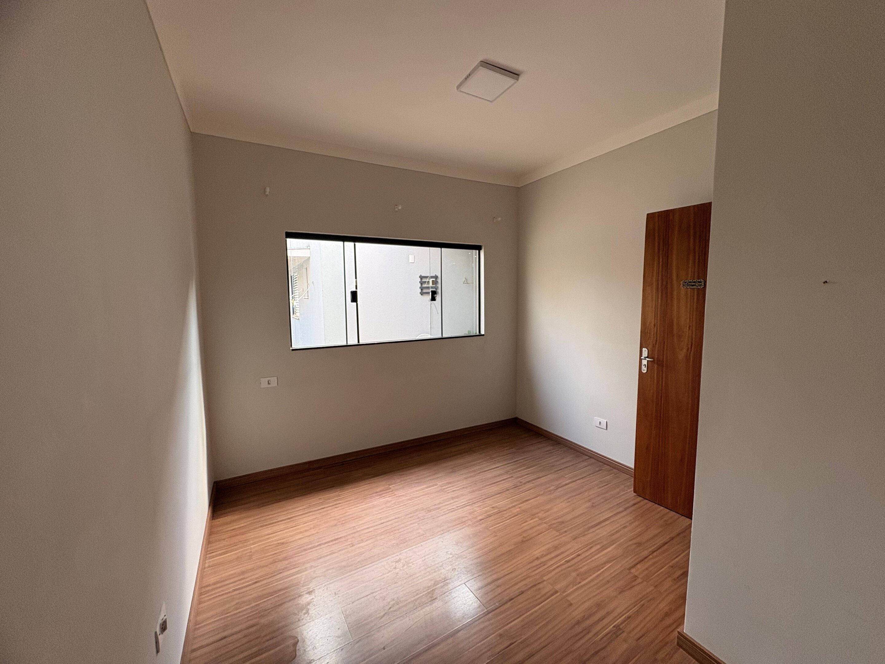 Casa de Fundo para Locação com 1 Quarto Próxima à Chácara Aeroporto – Água e Luz Inclusas