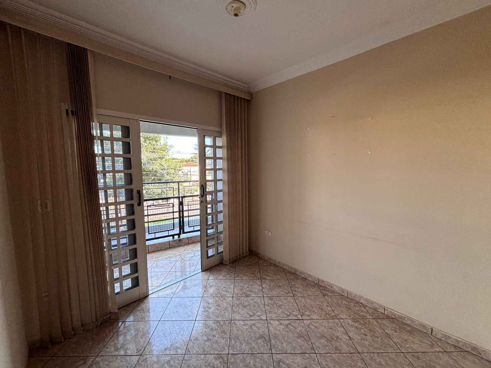 Apartamento com 3 Quartos, 130 m² no Parque Residencial Tuiuti - Maringá/PR
