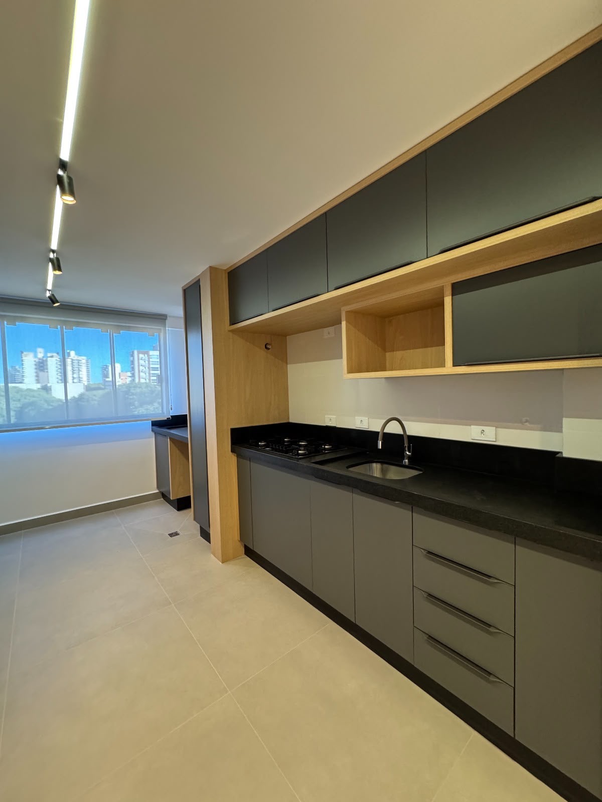 Apartamento com 2 Quartos e 70 m² na Zona 07 - Maringá/PR