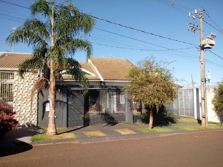 Mais espaço para sua família: casa com 4 quartos e piscina para alugar por R$ 5 mil