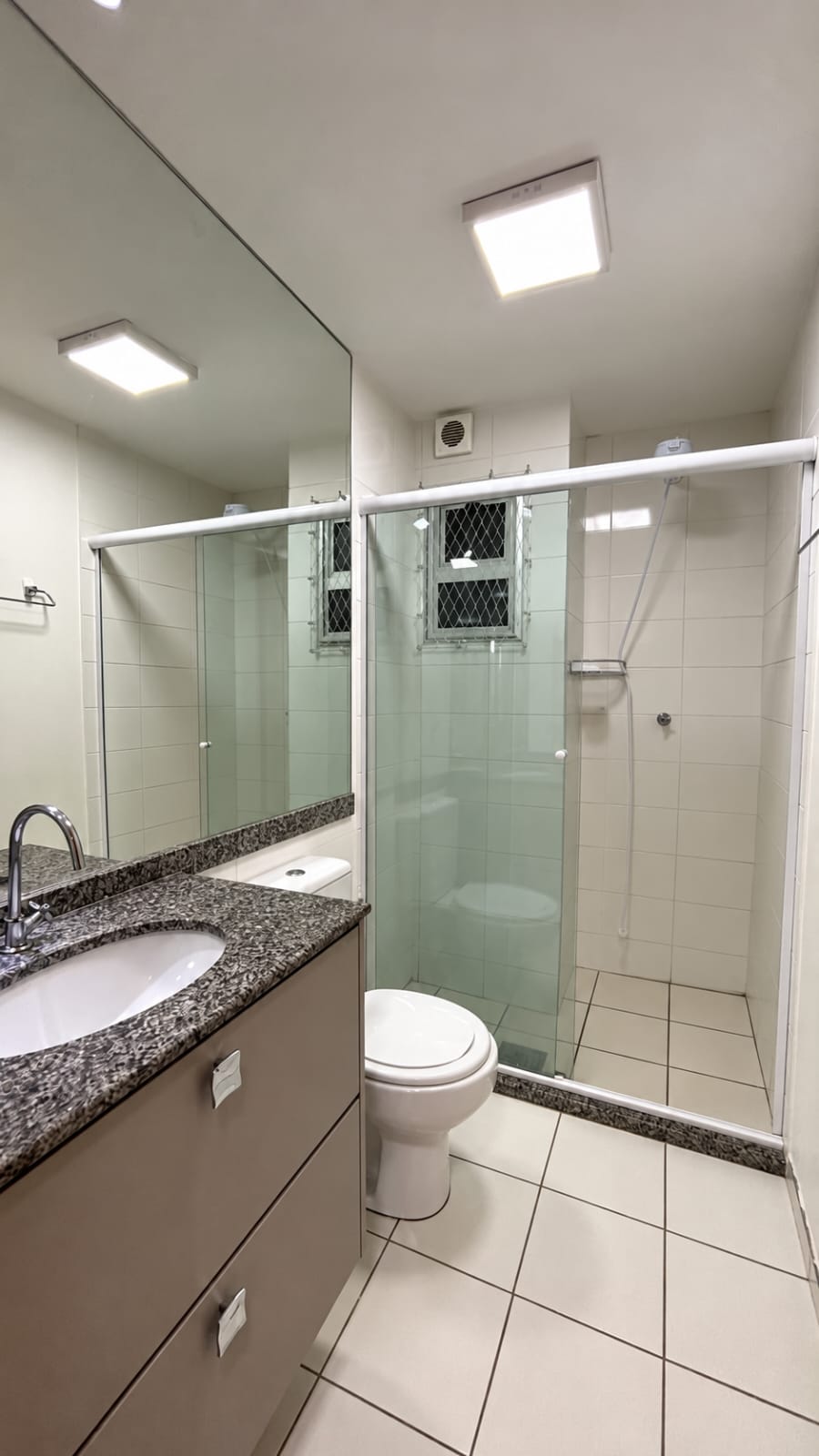 **Apartamento com Suíte, Sacada com Churrasqueira e Lazer Completo na Vila Cleópatra**
