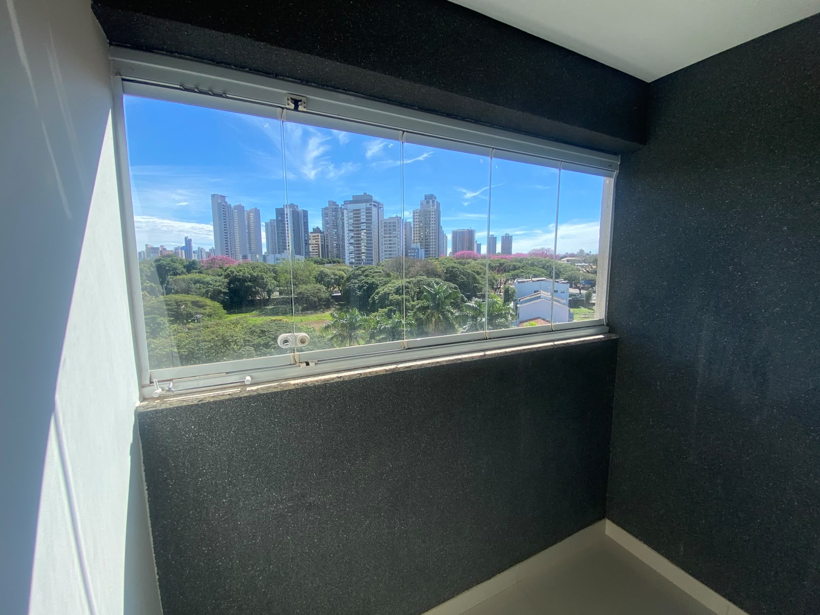 Apartamento para alugar, 80 m² por R$ 3.700,00/mês - Zona 08 - Maringá/PR