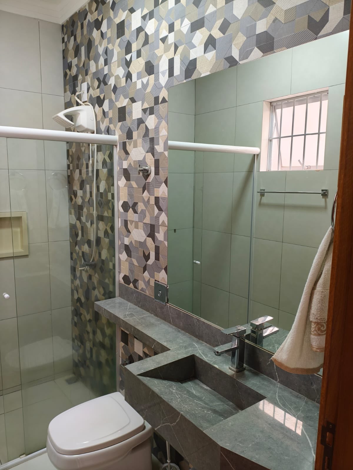 🏡 CASA PARA LOCAÇÃO | 1 SUÍTE + 2 QUARTOS, COZINHA MOBILIADA E JARDIM ✨