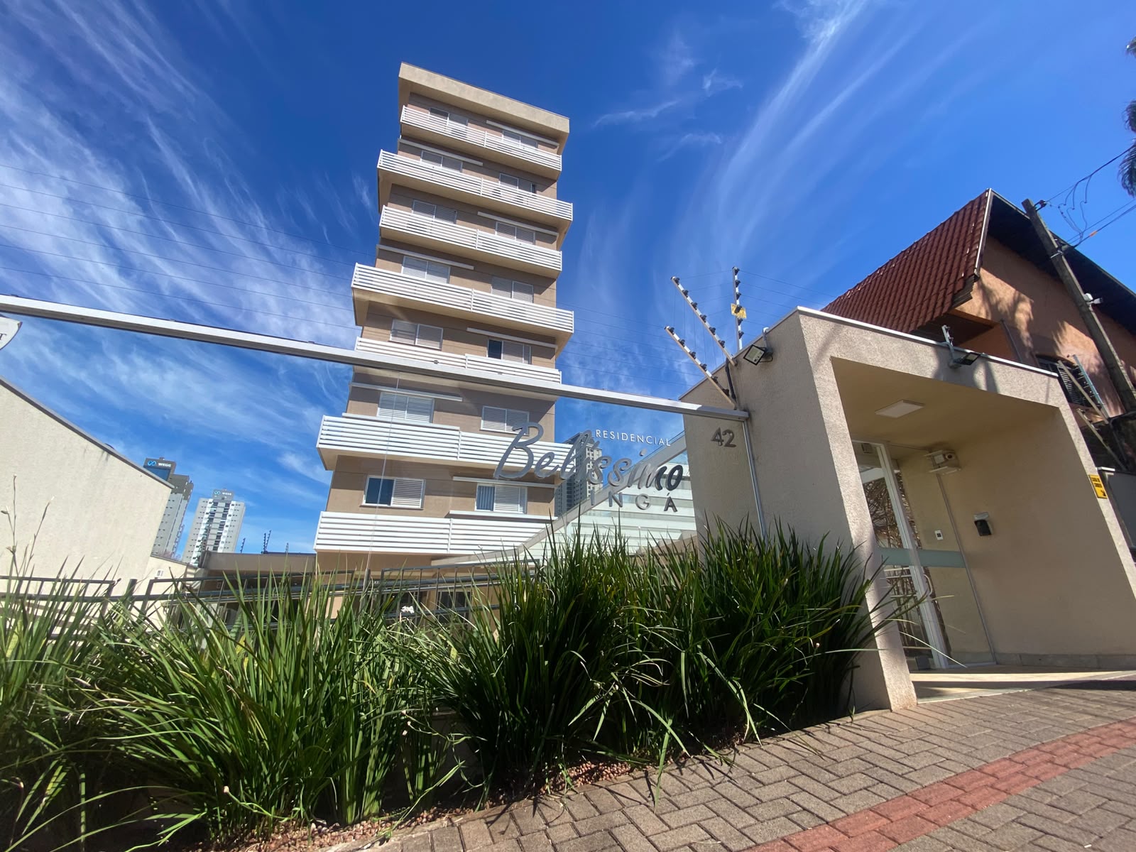 Apartamento para alugar, 80 m² por R$ 3.700,00/mês - Zona 08 - Maringá/PR