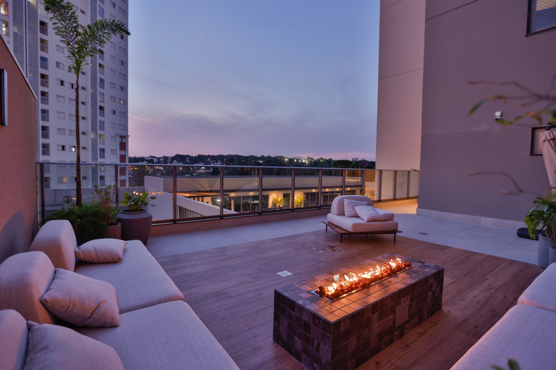 APARTAMENTO DE ALTO PADRÃO 3 SUÍTES AV. ITORORÓ R$-2.250.000,00