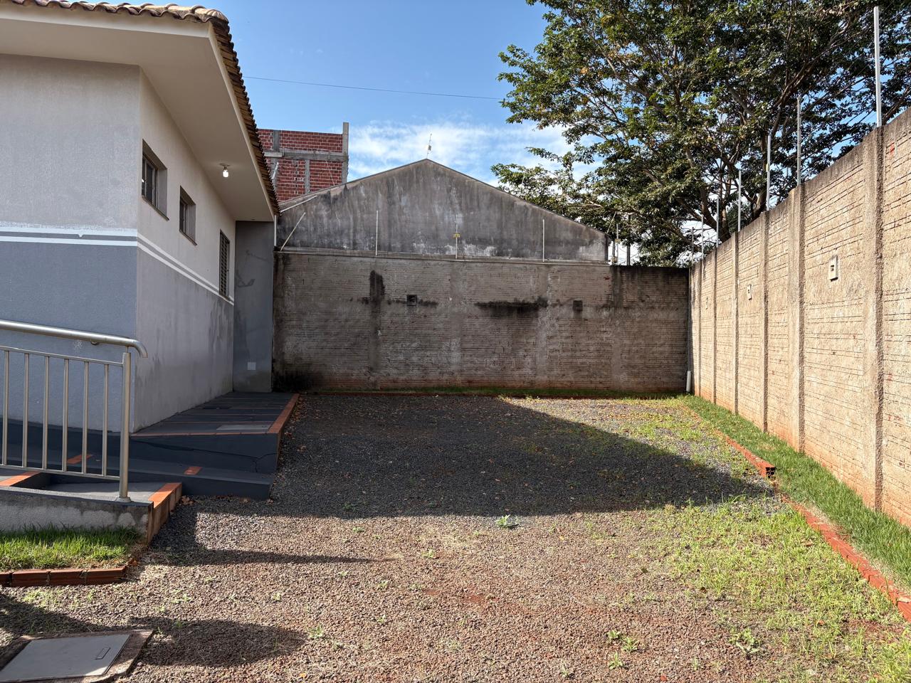 Área de Lazer Completa com Piscina, Espaço Gourmet e Amplo Estacionamento à Venda ou Locação em Maringá/PR