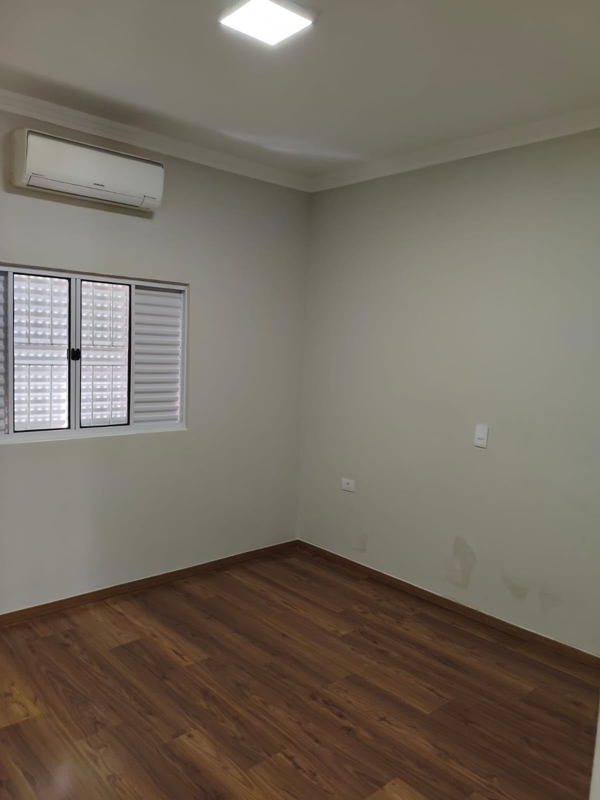 🏡 CASA PARA LOCAÇÃO | 1 SUÍTE + 2 QUARTOS, COZINHA MOBILIADA E JARDIM ✨