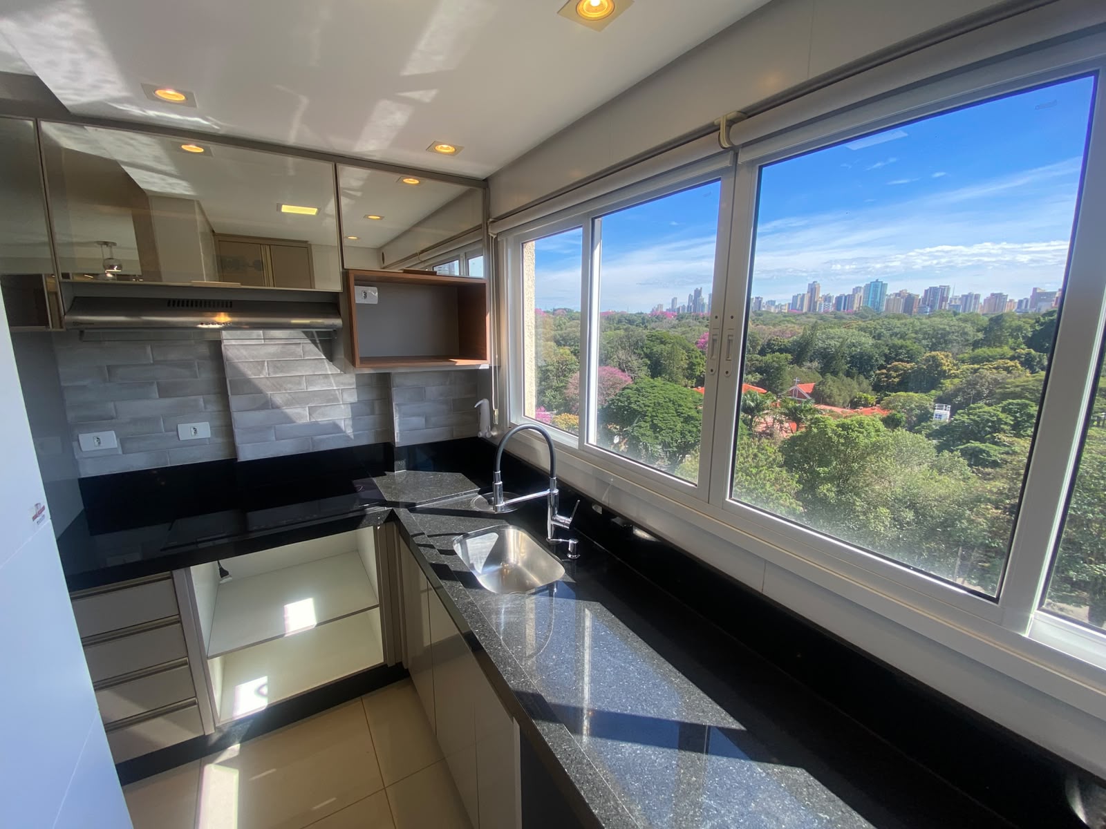 Apartamento para alugar, 80 m² por R$ 3.700,00/mês - Zona 08 - Maringá/PR