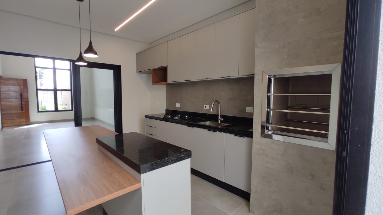 Casa de Alto Padrão com 3 Quartos, Pé-Direito Duplo e Cozinha Gourmet à Venda ou Locação em Maringá/PR