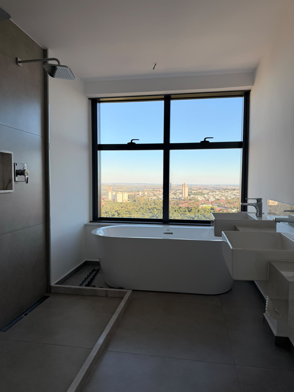 Apartamento com 3 Quartos, 179 m² e 3 Vagas - Zona 01, Maringá/PR