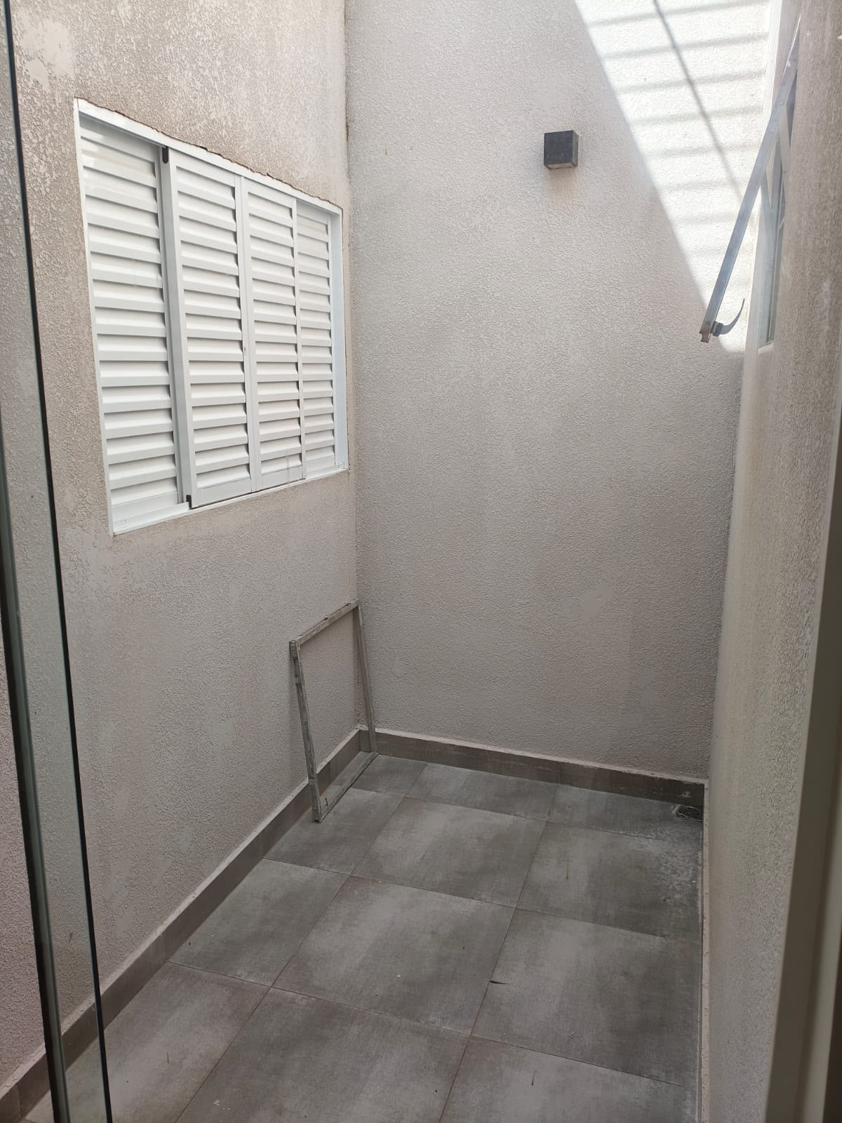 🏡 CASA PARA LOCAÇÃO | 1 SUÍTE + 2 QUARTOS, COZINHA MOBILIADA E JARDIM ✨