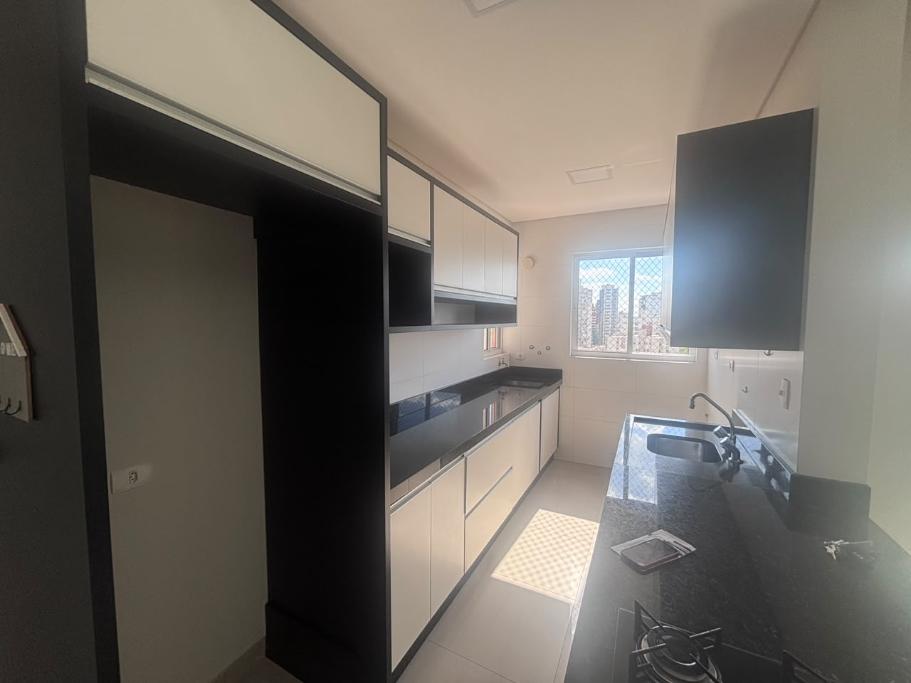 Apartamento com 3 Quartos e 2 Vagas, 74 m² na Zona 07 - Maringá/PR