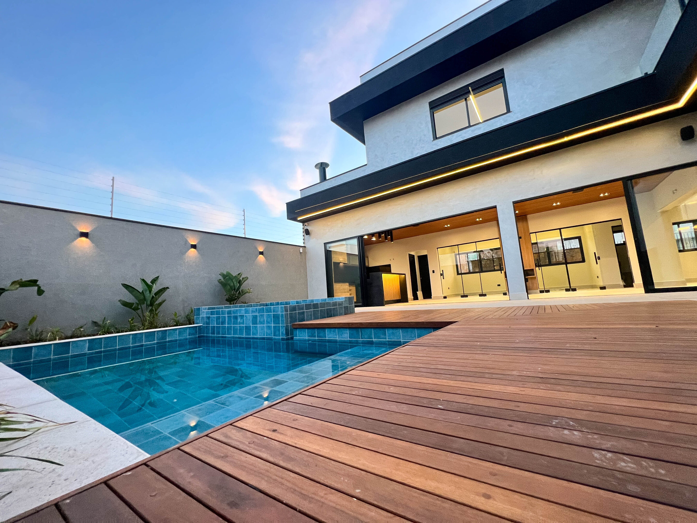 CASA DE ALTO PADRÃO 4 Quartos, 420 m² - JARDIM DAS NAÇÕES, Maringá/PR