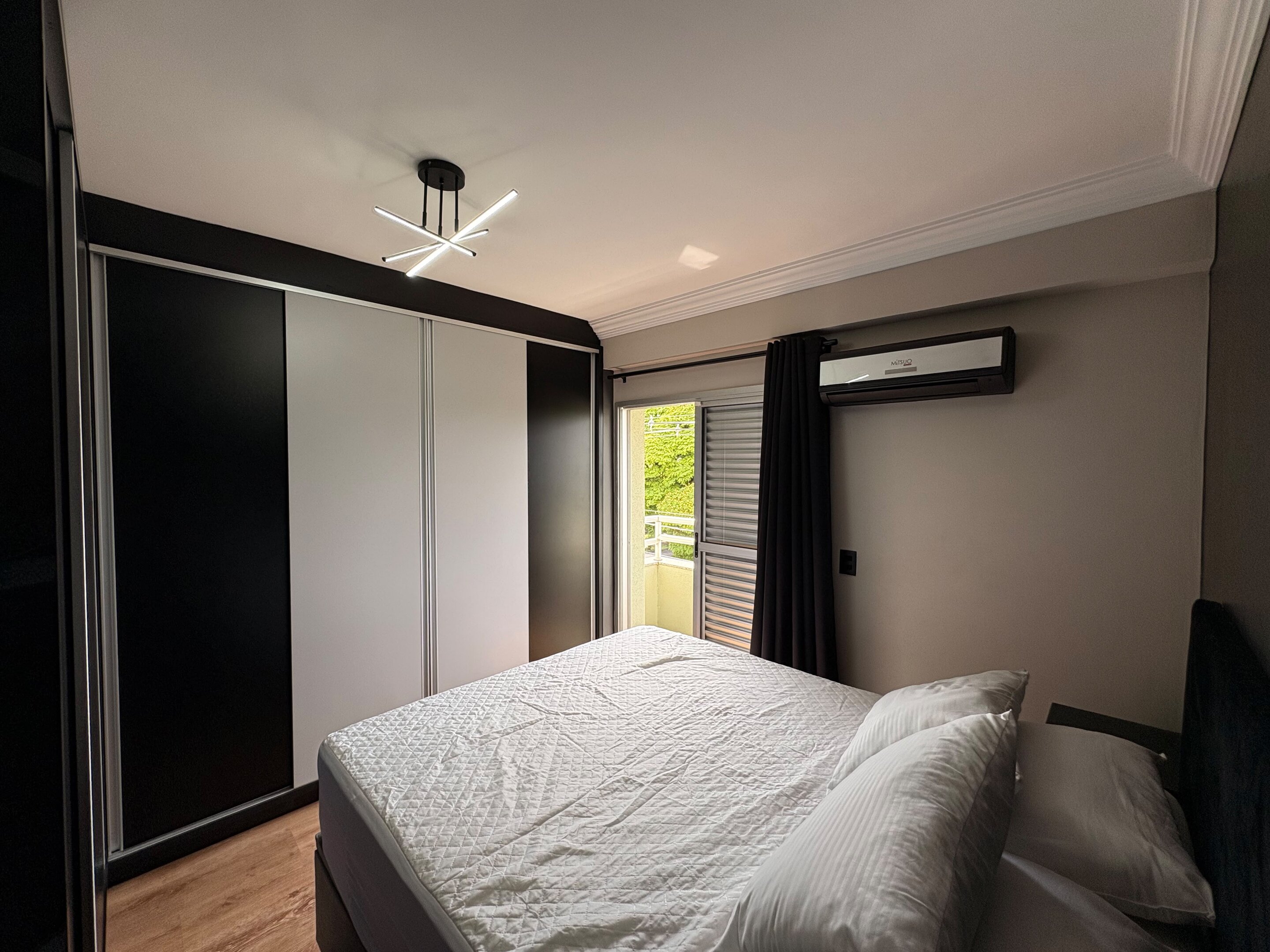Apartamento Mobiliado para Locação com Suíte, Escritório, Sacada e Garagem Coberta
