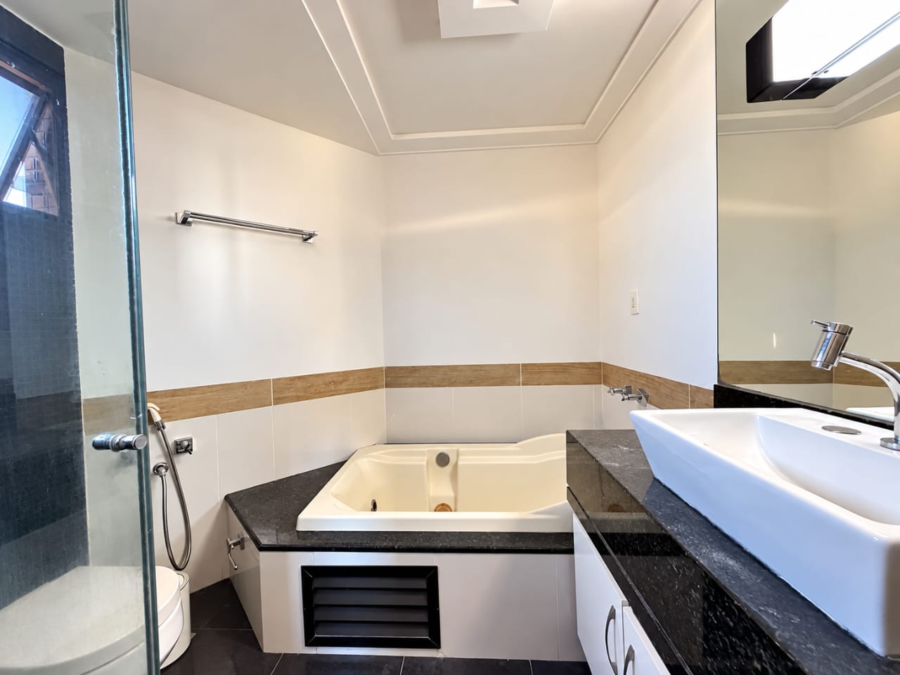 Seu Novo Lar na Zona 07 – 170 m², Mobiliado, Suíte e Garagem