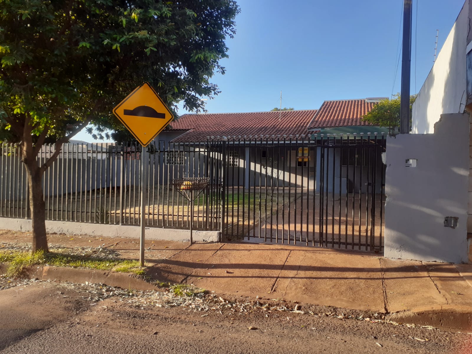 casa com 3 quartos + 1 banheiro em Sarandi