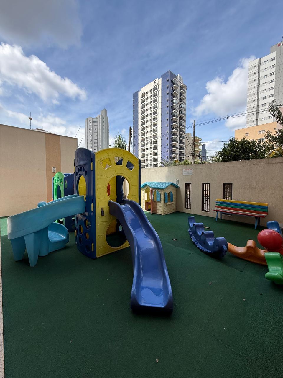 Cobertura Duplex Ed. Solar Saint Onoré com 4 Quartos e 220 m² para locação - Centro, Londrina/PR