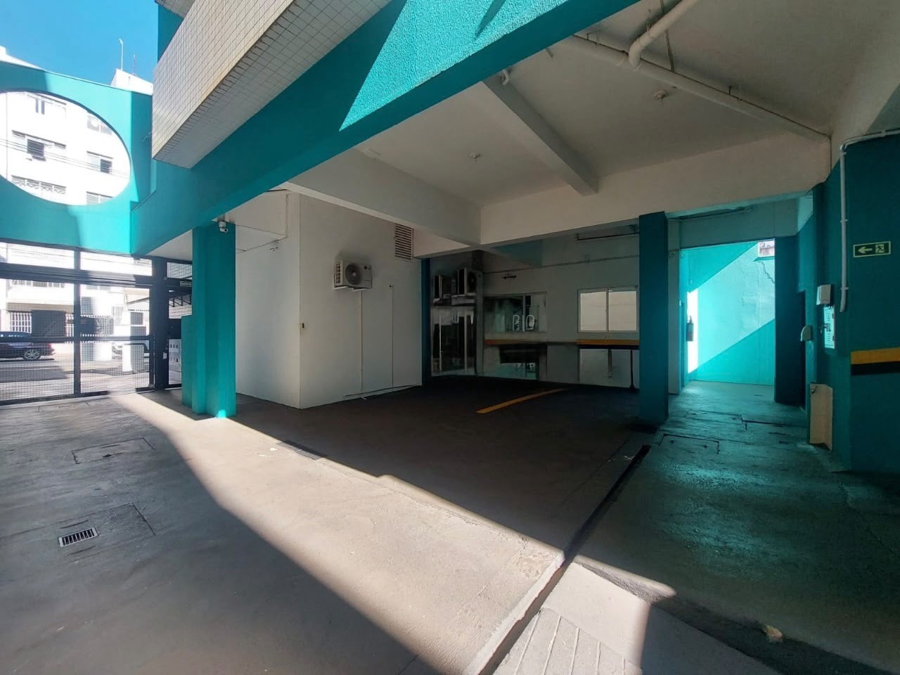 Kitnet com 1 Quarto e 1 Vaga de Garagem, 27 m² - Zona 7, Maringá/PR