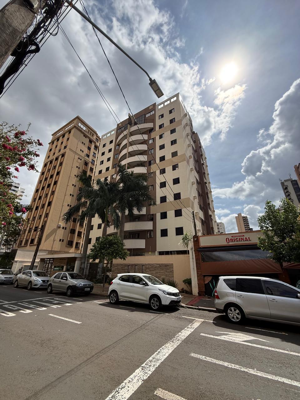 Cobertura Duplex Ed. Solar Saint Onoré com 4 Quartos e 220 m² para locação - Centro, Londrina/PR