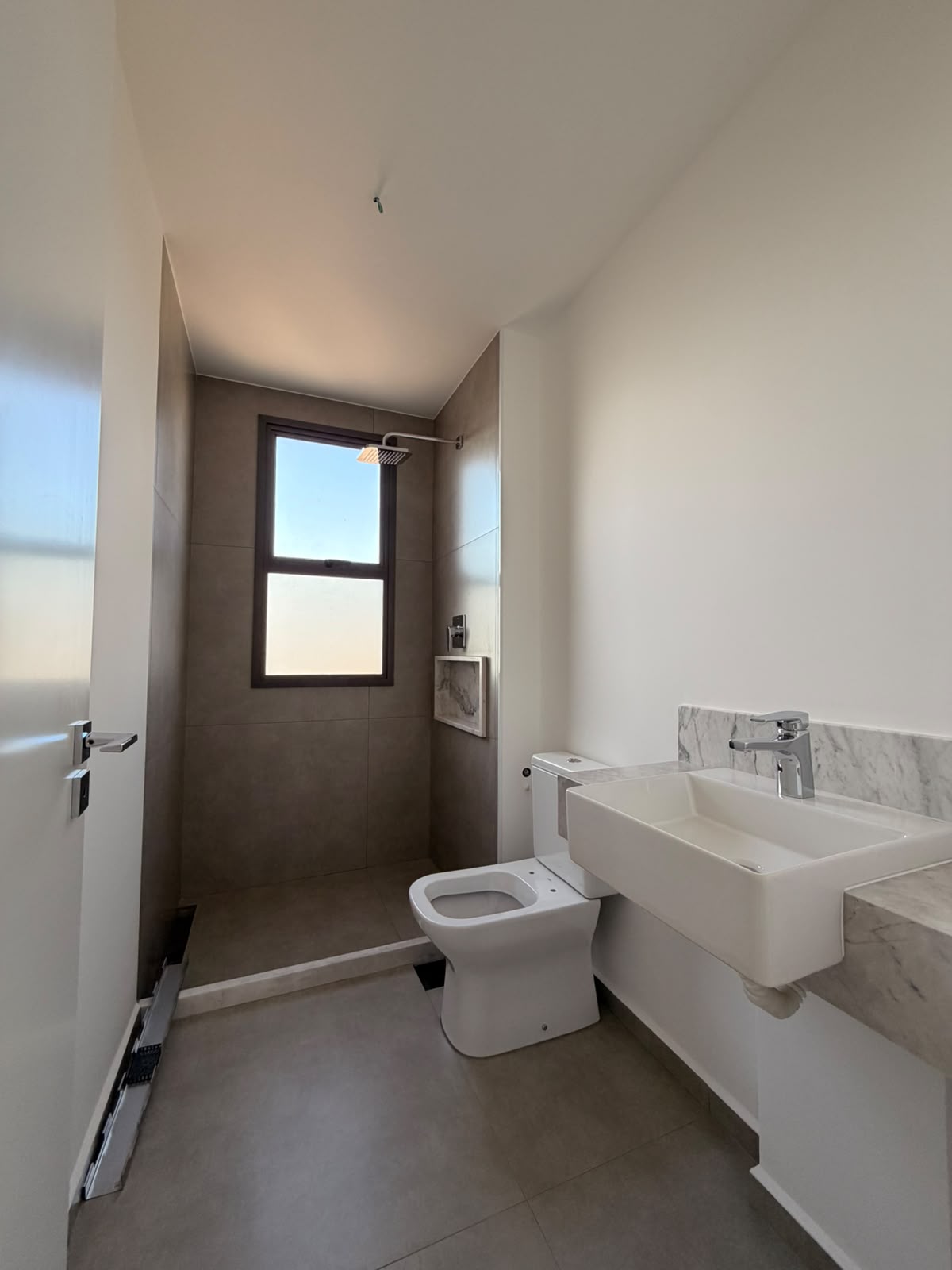 Apartamento com 3 Quartos, 179 m² e 3 Vagas - Zona 01, Maringá/PR