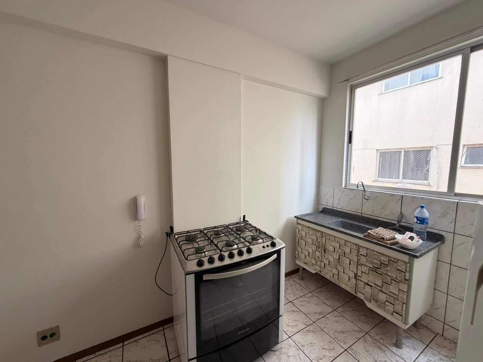 Kitnet com 1 Quarto e 25 m² na Zona 07 - Maringá/PR