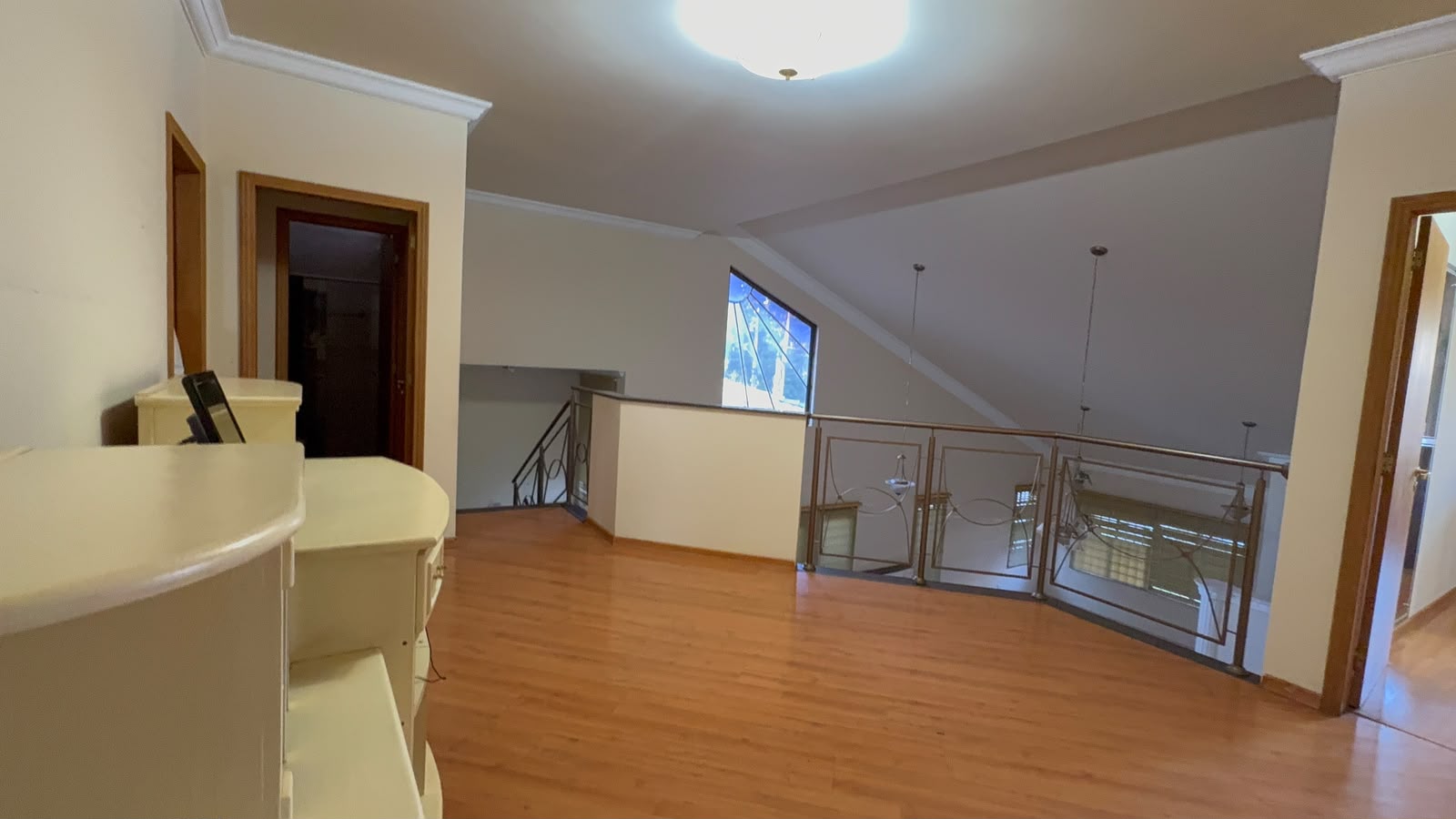 Sobrado de Alto Padrão com Piscina, Sauna,  edícula, 4 Suítes e Área de Lazer Completa