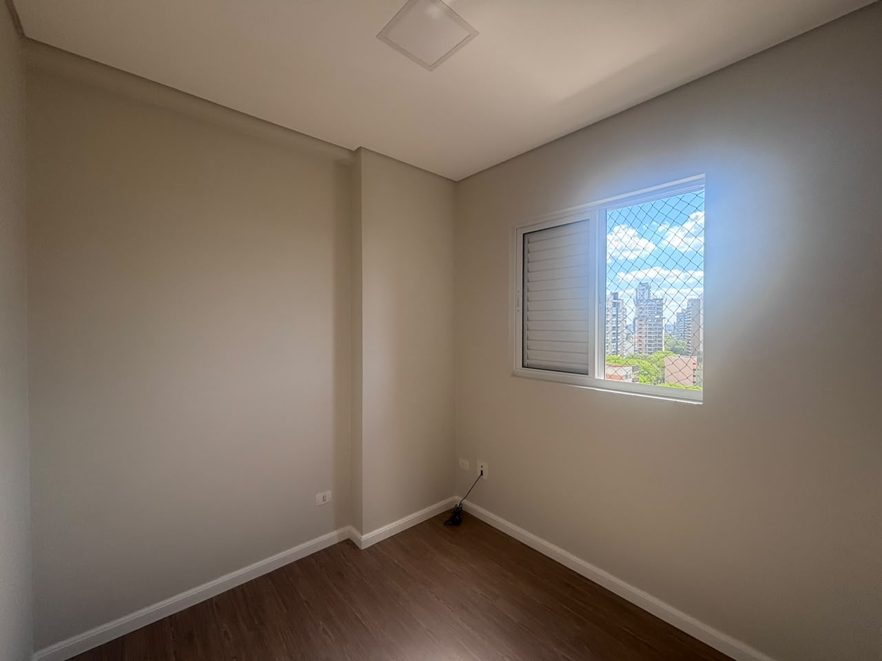 Apartamento com 3 Quartos e 2 Vagas, 74 m² na Zona 07 - Maringá/PR